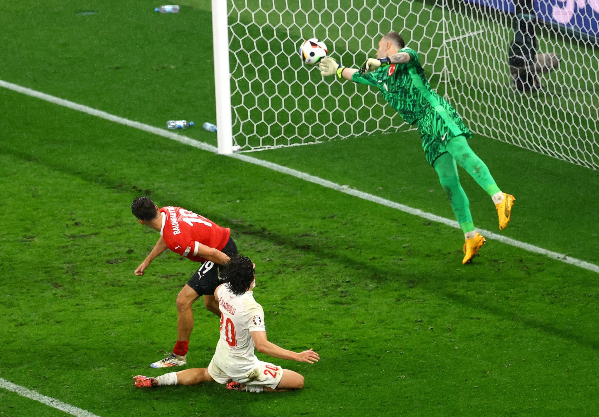 奥地利队在欧预赛中力克对手晋级 奥地利队在欧预赛中力克对手晋级