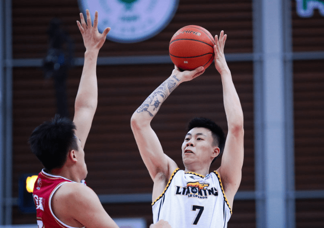 包含北京首钢队狂胜辽宁队，确保胜利之路的词条