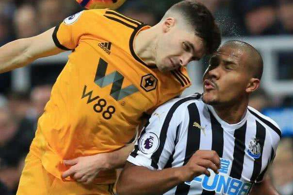 关于狼队客场输给斯旺西城，遭遇三连败的信息