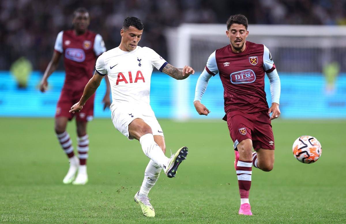 关于西汉姆联主场不敌热刺，遭遇困境与打击的信息