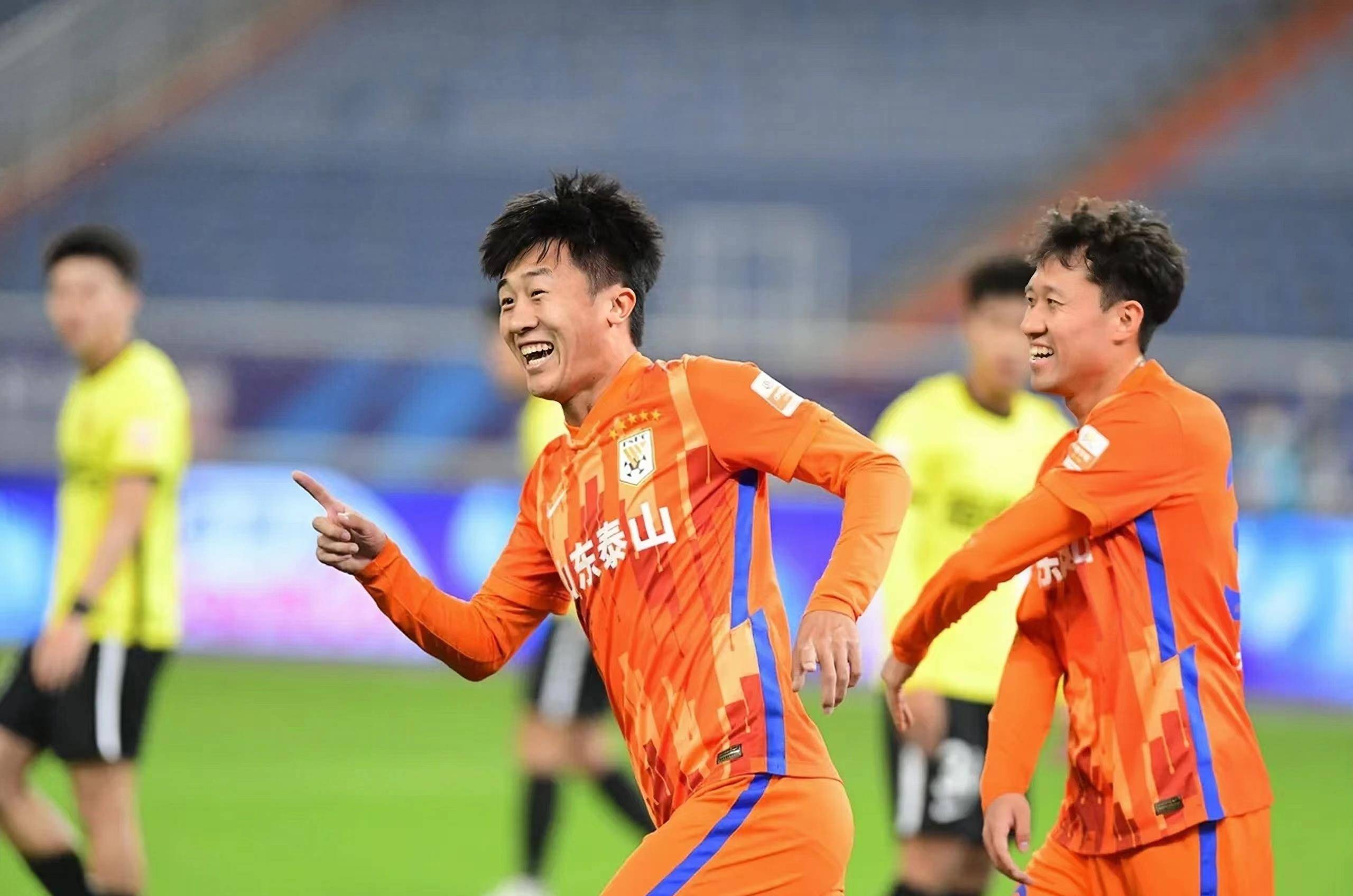 关于山东泰山球迷示威抗议，俱乐部面临压力的信息