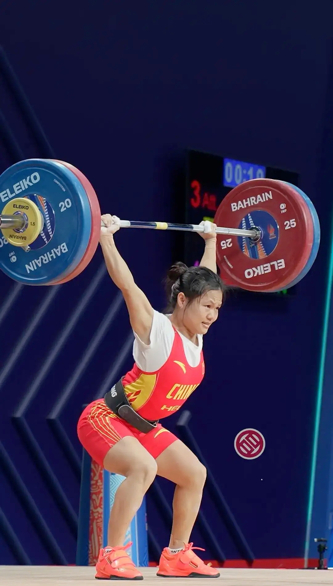 卢森堡女子举重选手刷新世界纪录