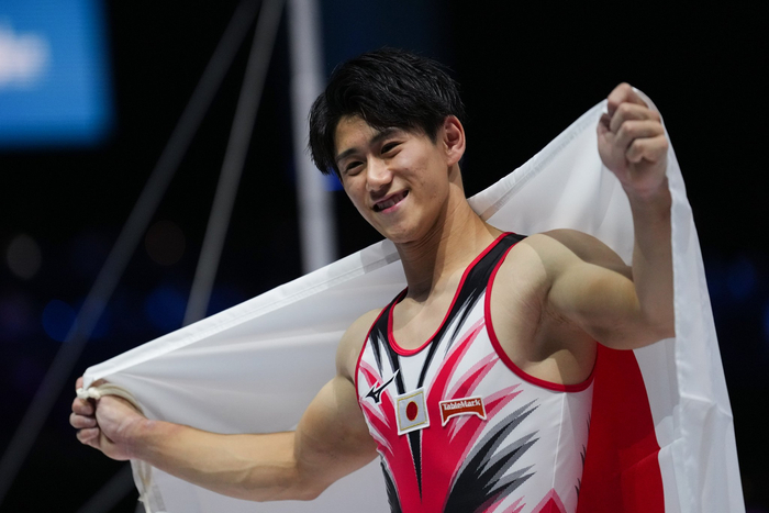 日本选手在体操男子单项全能中获得金牌
