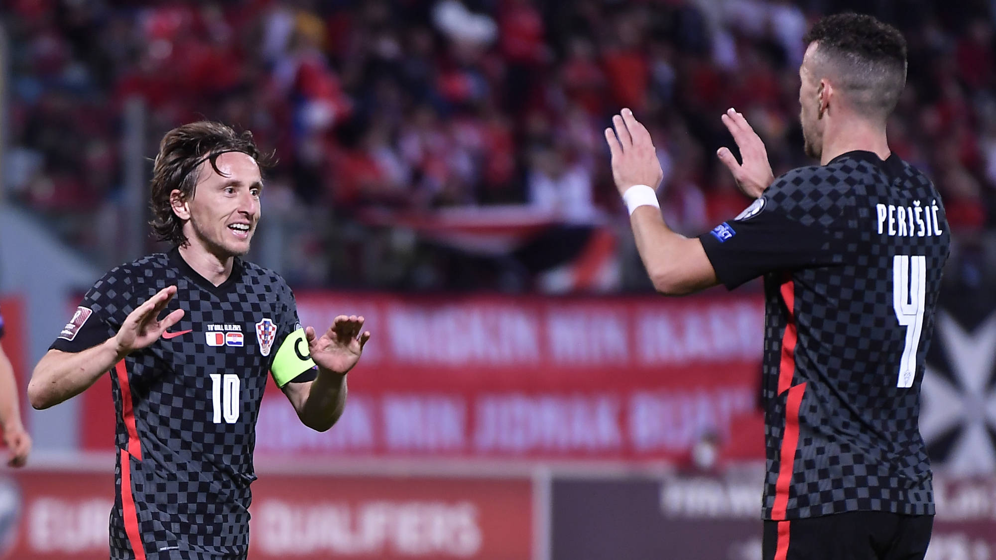 克罗地亚横扫哥伦比亚，穆勒扛起全队