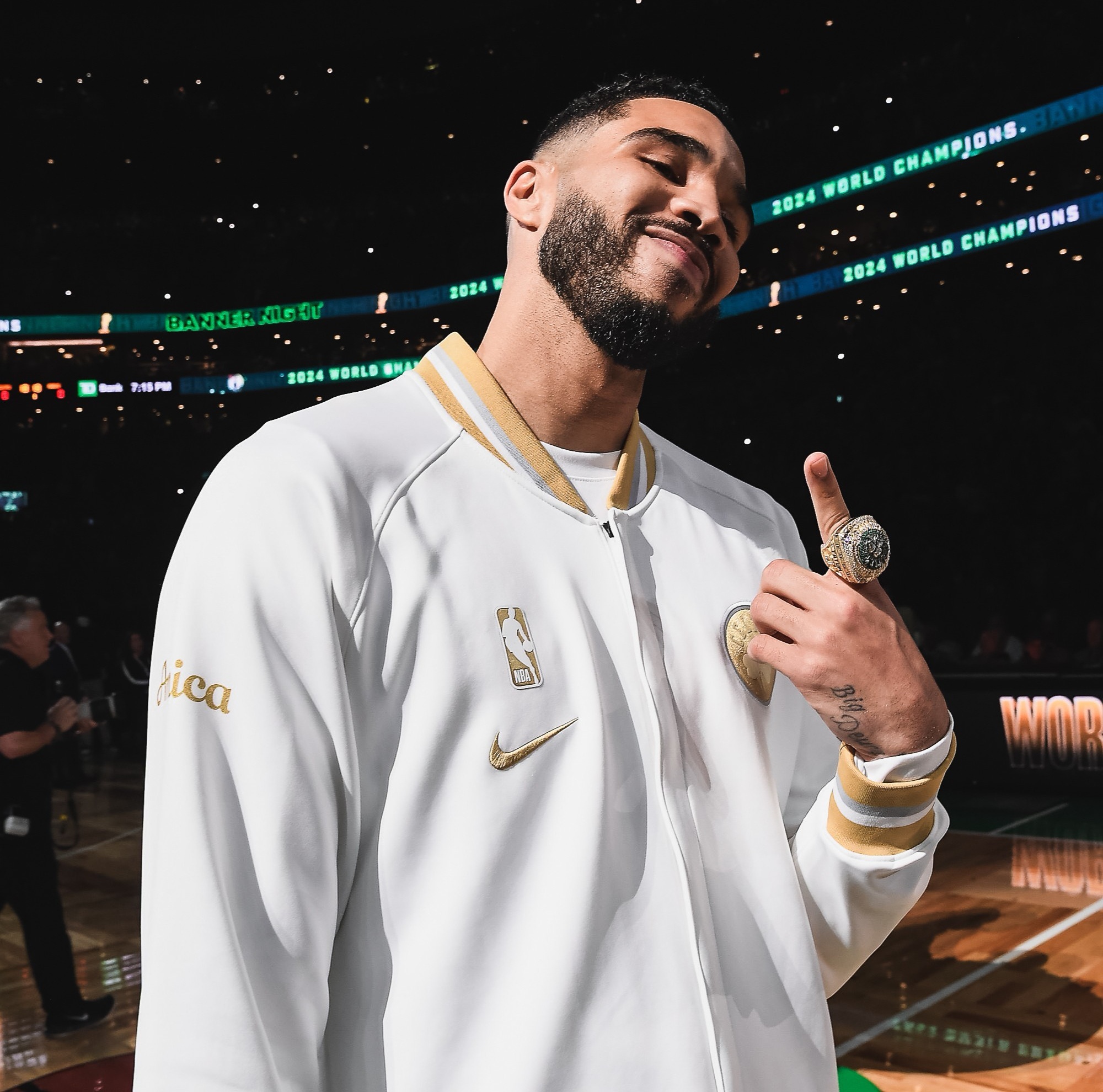 关于公牛险胜上海队，塔图姆统治全场的信息