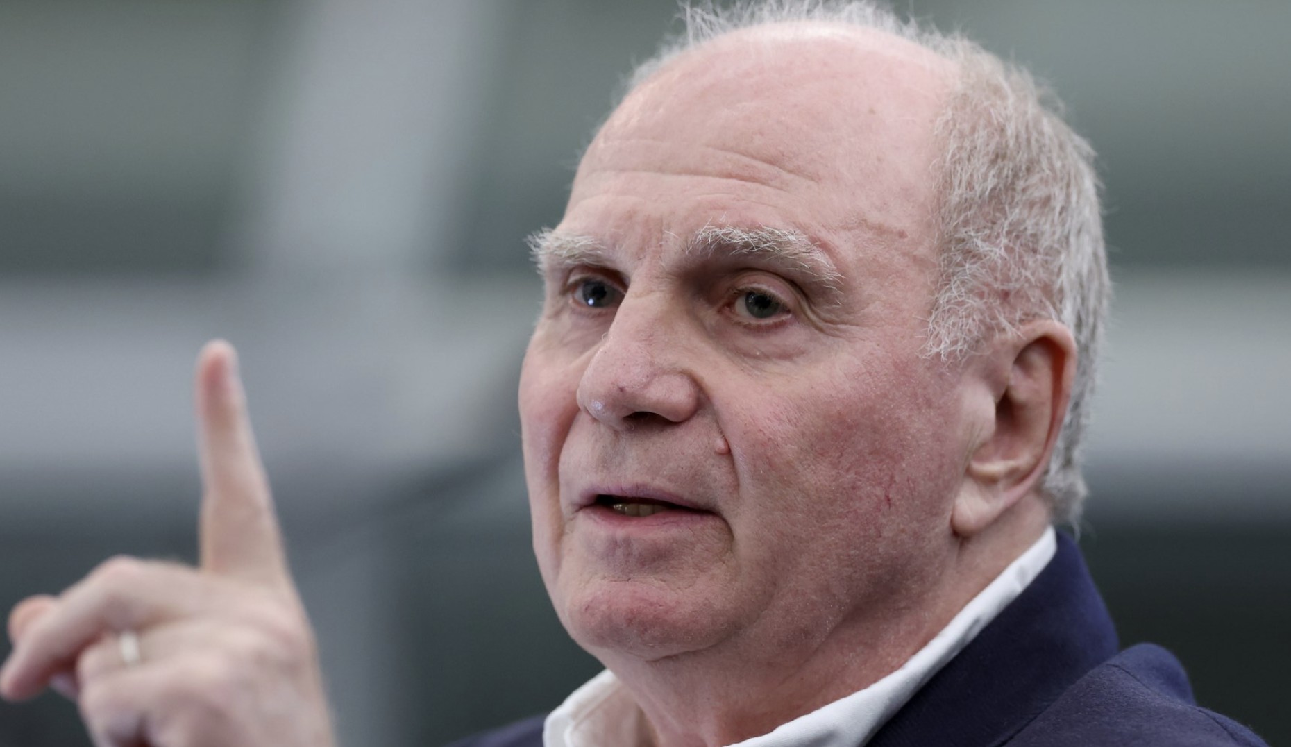 PG中国登录入口-包含狂犬效应！法兰克福球员表现出色，球队成绩大幅提升的词条