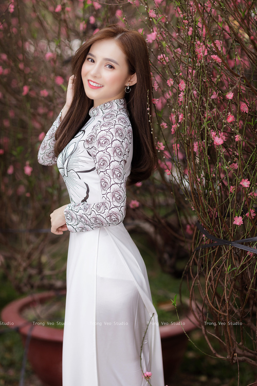 PG平台-当东方猛虎遭遇休城火箭，利拉德如何以一人之力撕裂钢铁防线