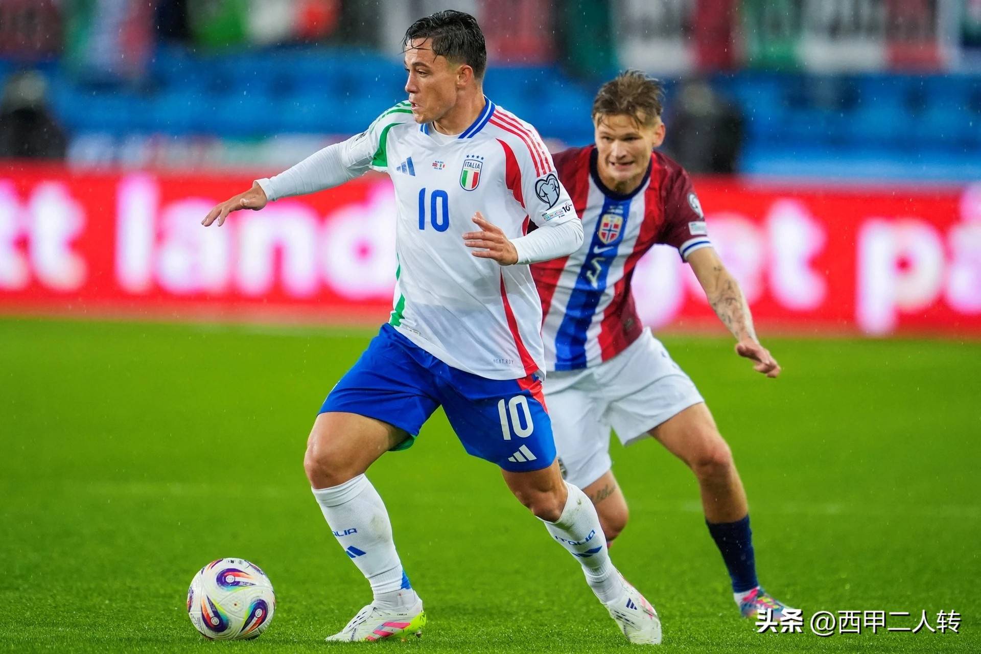 包含摩尔多瓦队在胜利的喜悦中晋级下一轮的词条