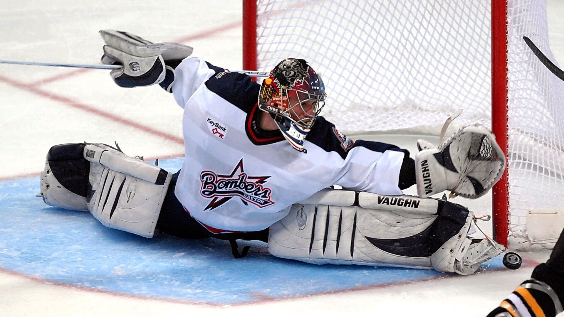 红色闪电与绿色风暴,周冠宇在法拉利鏖战索伯之战中的关键制胜